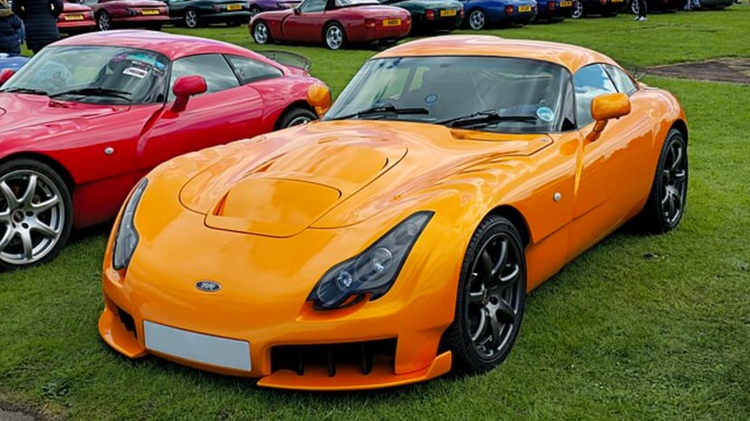 Performance cars that break symmetry rules, photo 3
